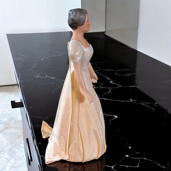 ELEANOR ROOSEVELT HALF DOLL 6" Tall Great American Women US HISTORICAL SOCIETY - Picture 6 of 10